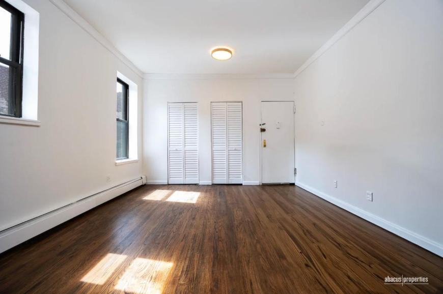 2116 Dorchester Rd - Photo 4 of 10