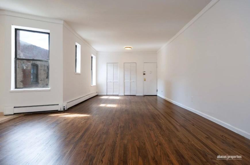2116 Dorchester Rd - Photo 5 of 10