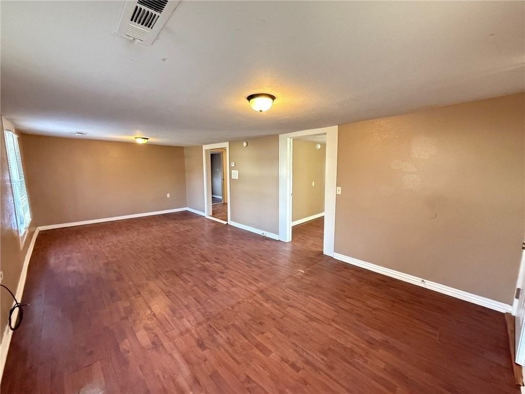 1402 S Washington Ave - Photo 2 of 8