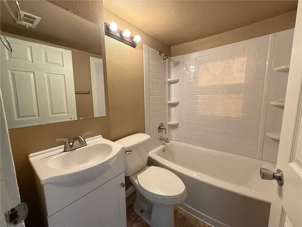 1402 S Washington Ave - Photo 5 of 8