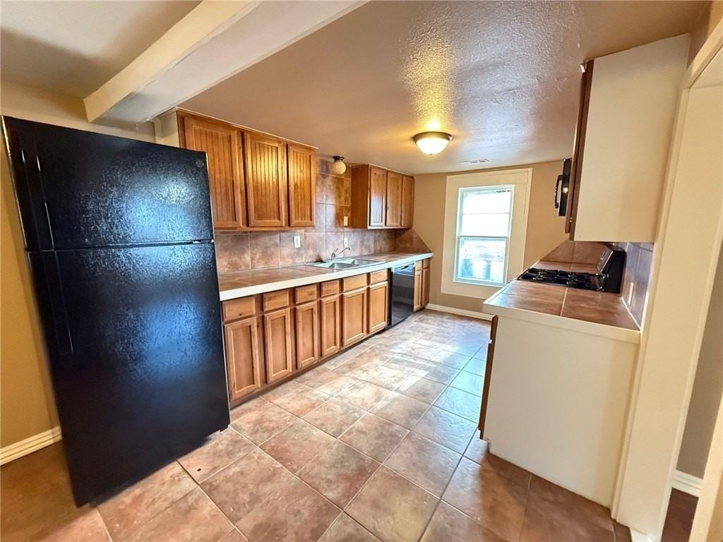 1402 S Washington Ave - Photo 6 of 8