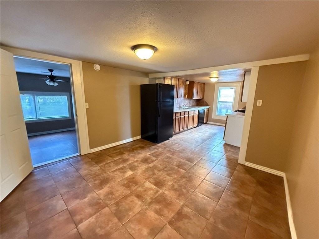 1402 S Washington Ave - Photo 7 of 8