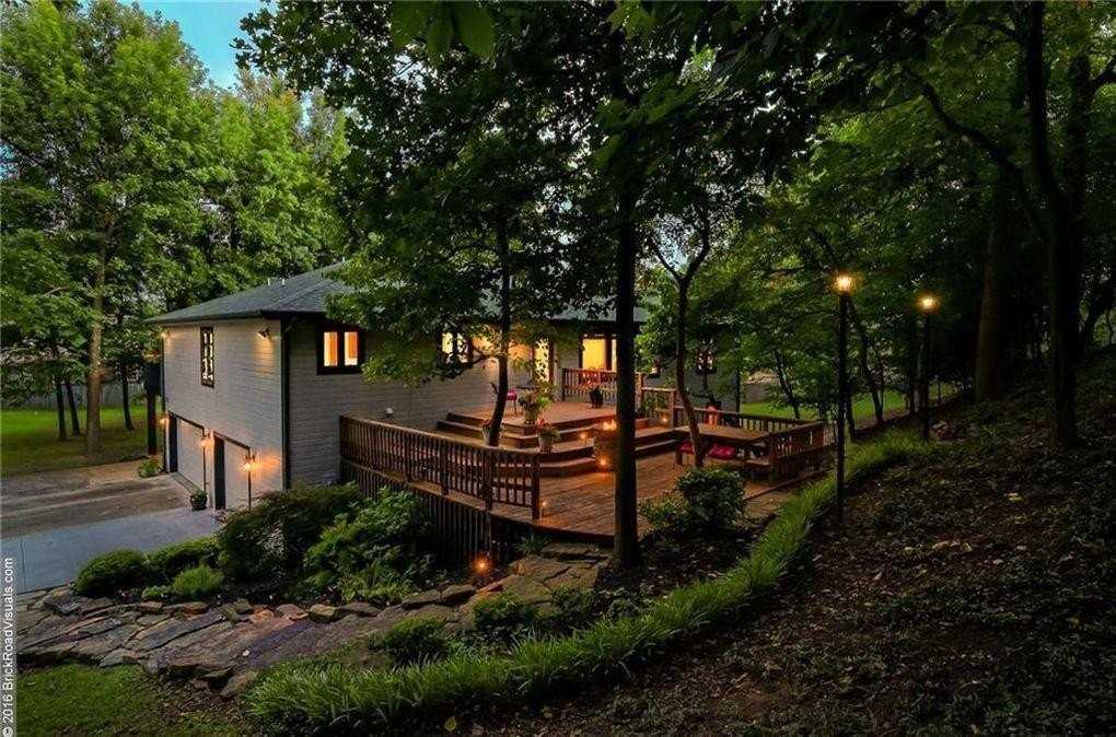 3261 Eden Dr