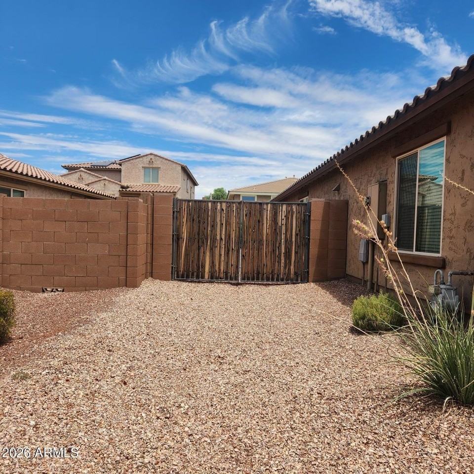 18418 W Getty Dr - Photo 5 of 26