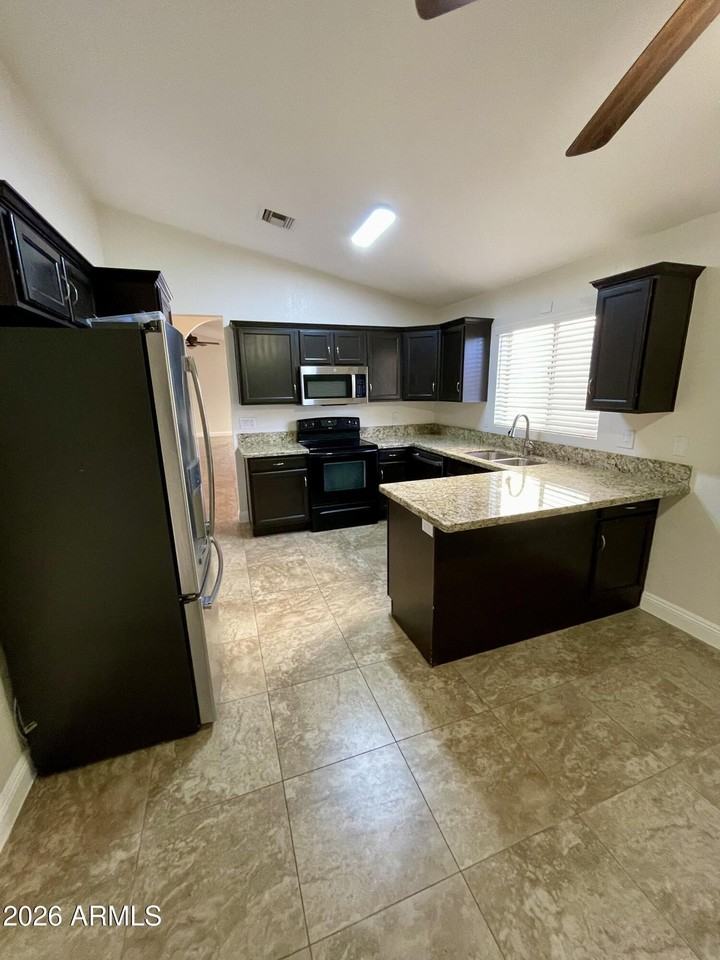 3056 E Siesta Ln - Photo 5 of 24