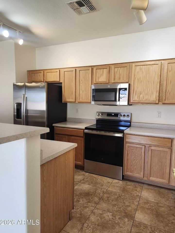 17938 W Port Royale Ln - Photo 6 of 26