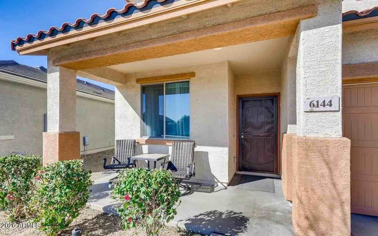 6144 W Freeway Ln - Photo 2 of 29