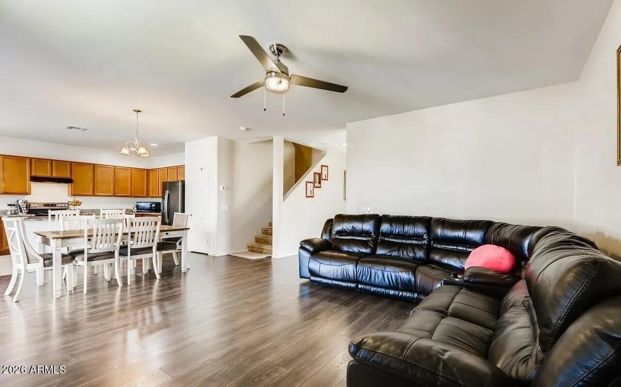 6144 W Freeway Ln - Photo 3 of 29