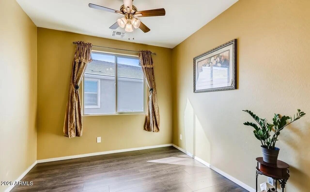 6144 W Freeway Ln - Photo 4 of 29