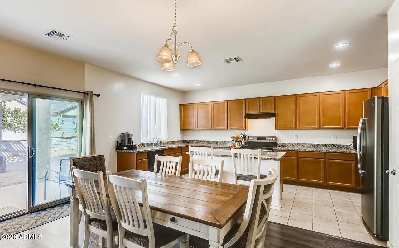 6144 W Freeway Ln - Photo 5 of 29