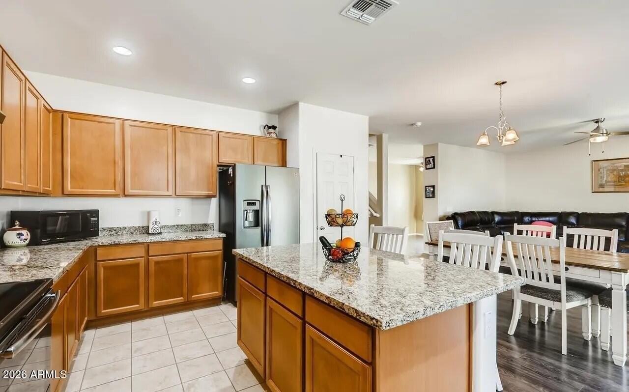 6144 W Freeway Ln - Photo 7 of 29