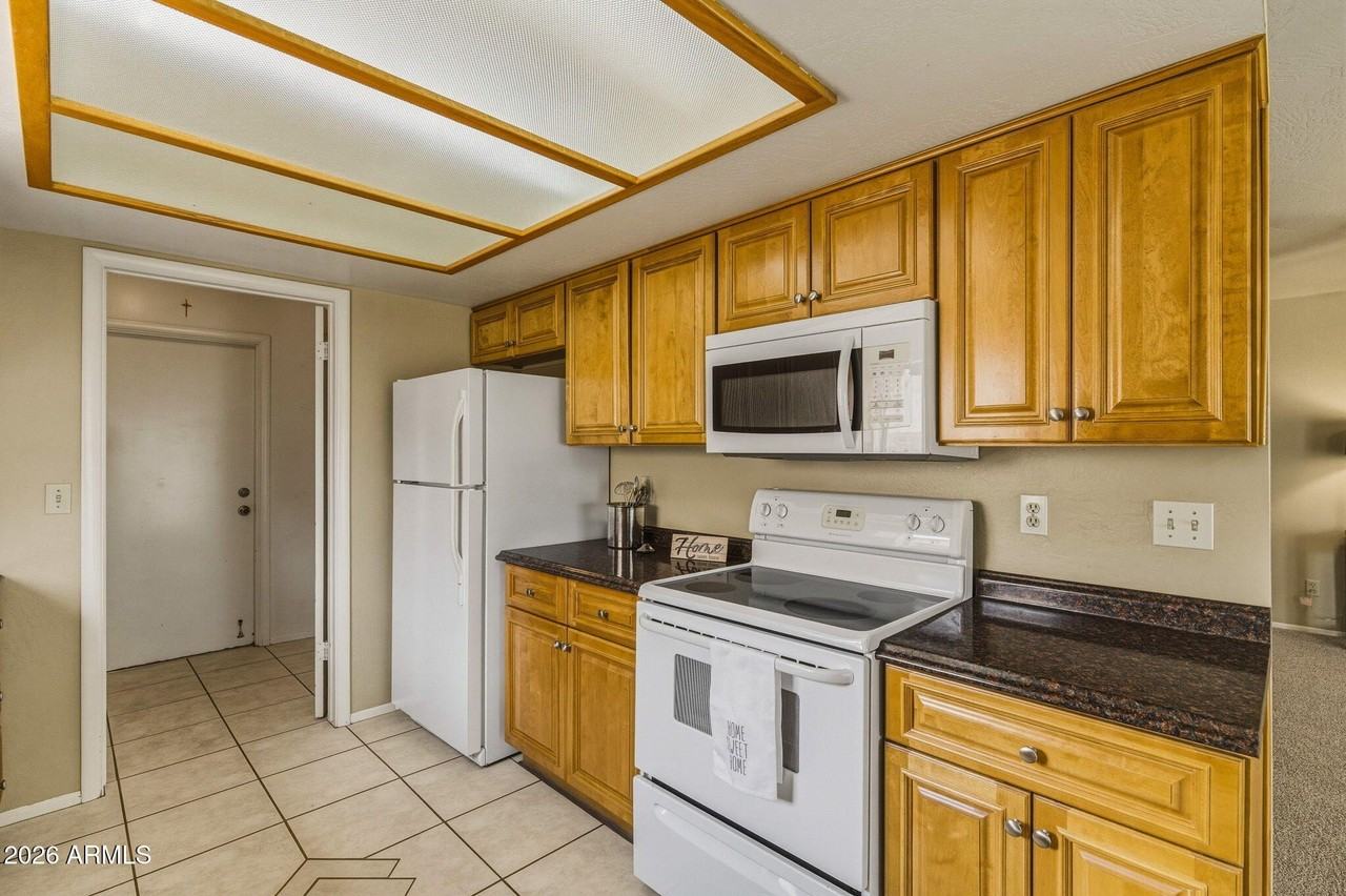 5625 W Sunnyside Dr - Photo 3 of 15