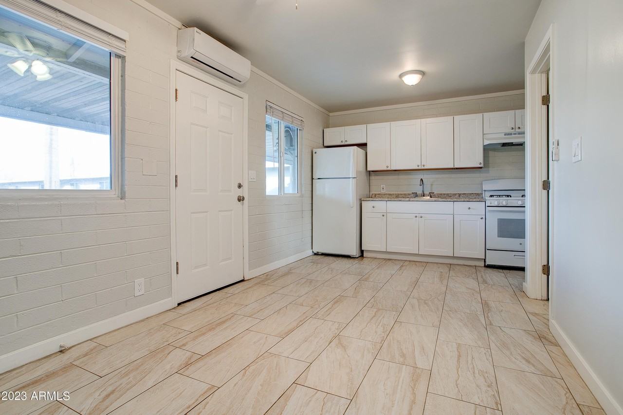 210 E Jones Ave #8