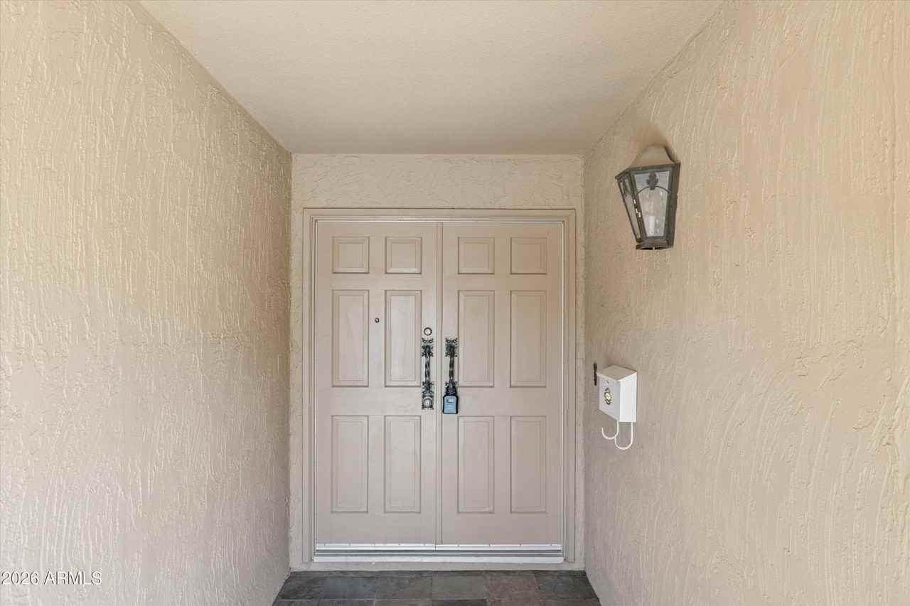 5208 N 78th Way - Photo 4 of 33