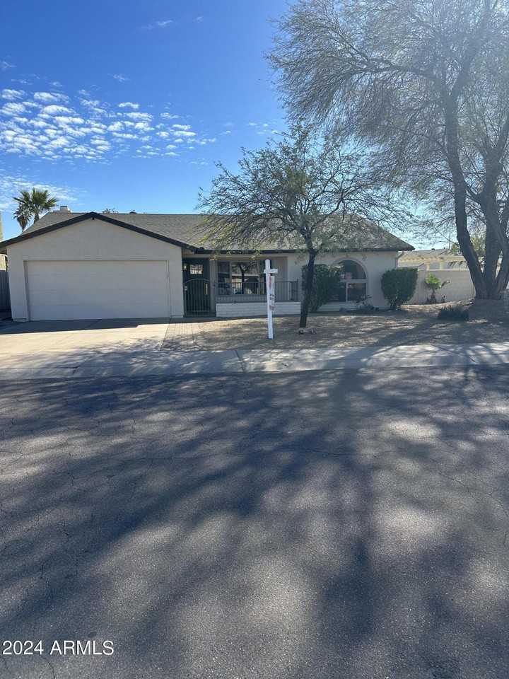 10645 E Mercer Ln - Photo 2 of 20