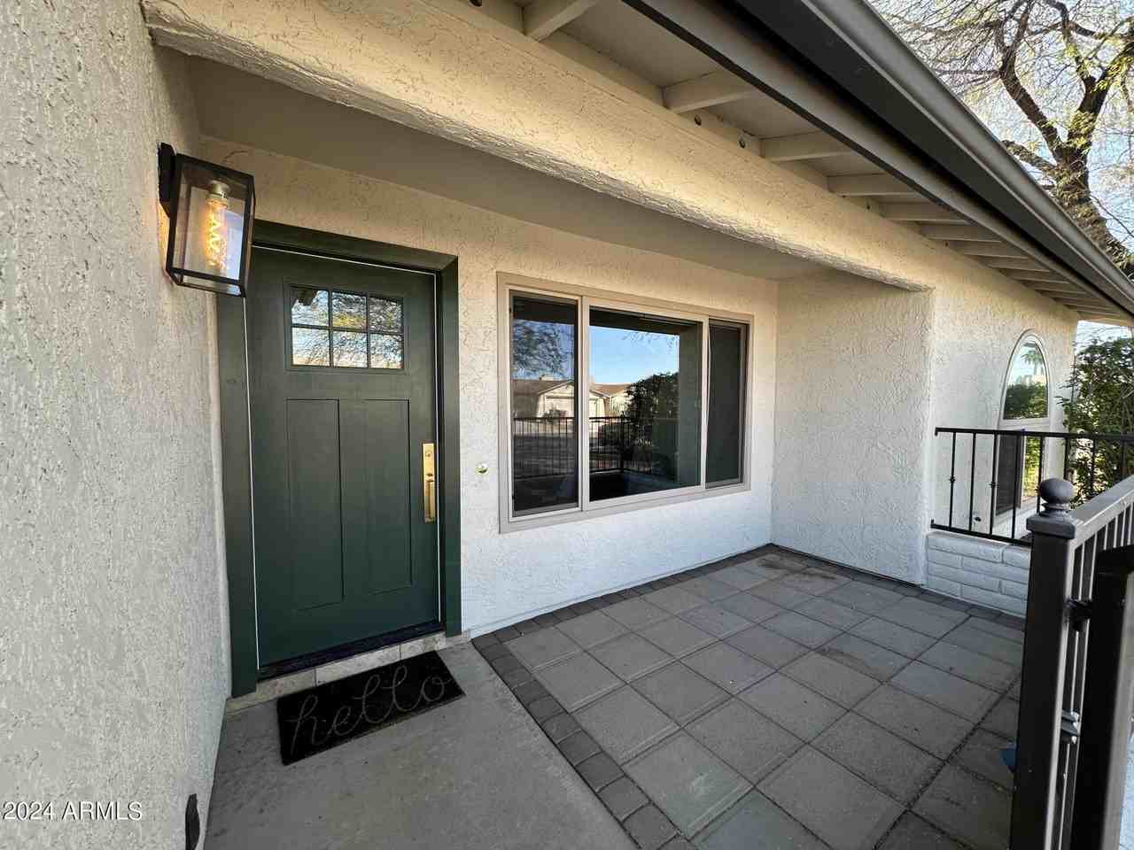 10645 E Mercer Ln - Photo 4 of 20
