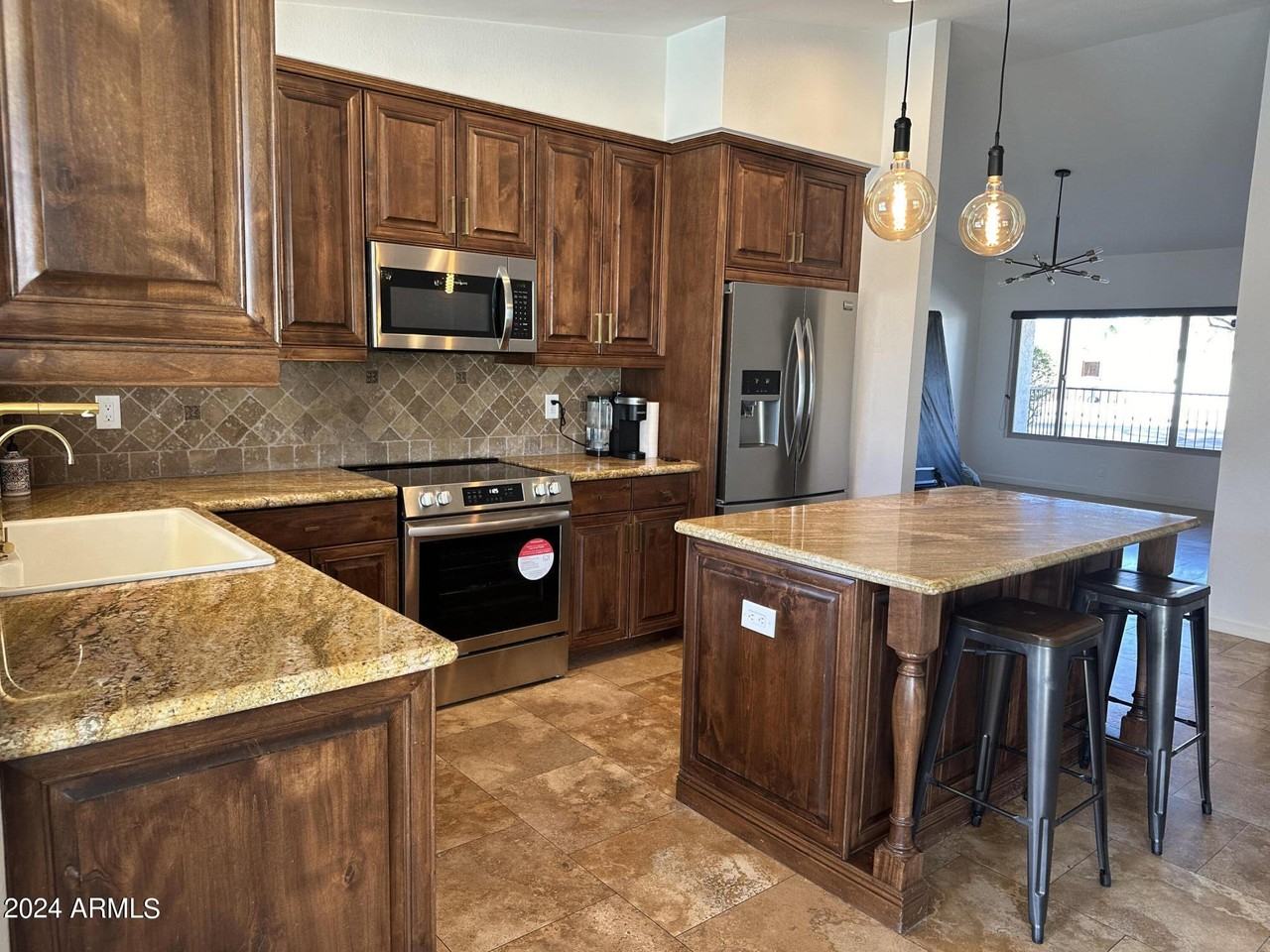 10645 E Mercer Ln - Photo 6 of 20