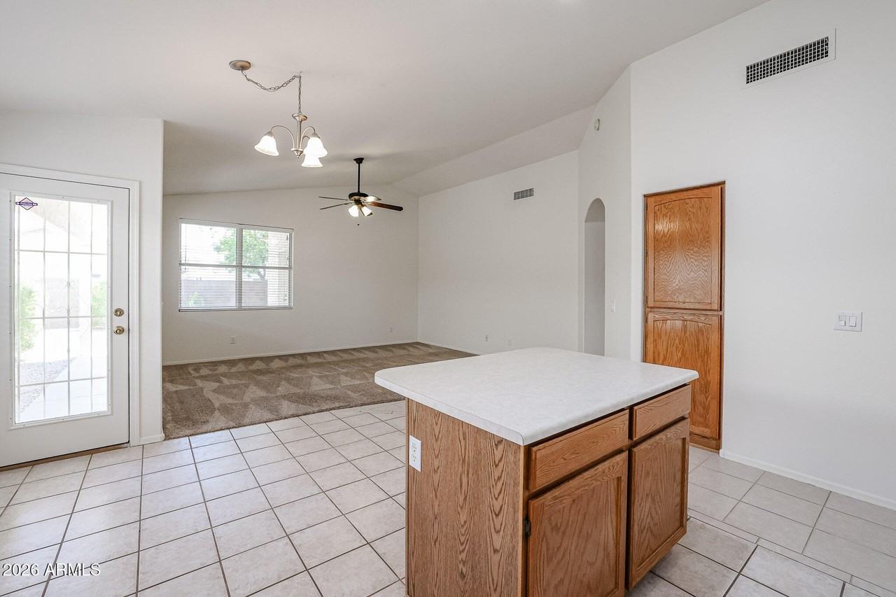 9833 W Yukon Dr - Photo 5 of 19