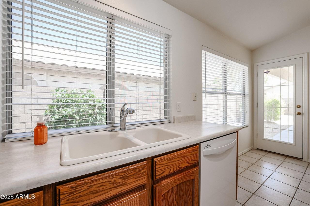 9833 W Yukon Dr - Photo 6 of 19