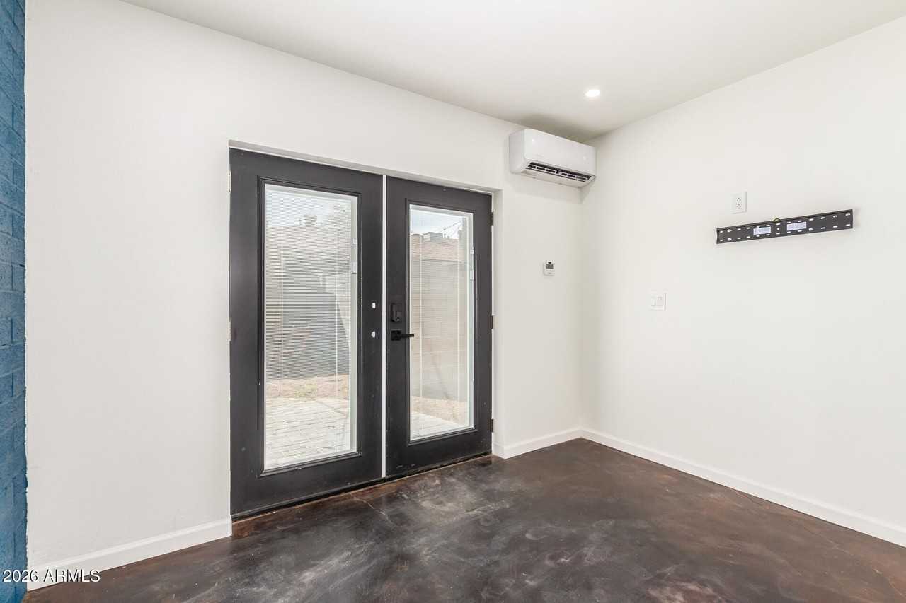 2402 W Weldon Ave - Photo 4 of 23