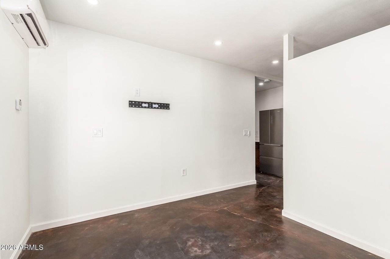 2402 W Weldon Ave - Photo 5 of 23