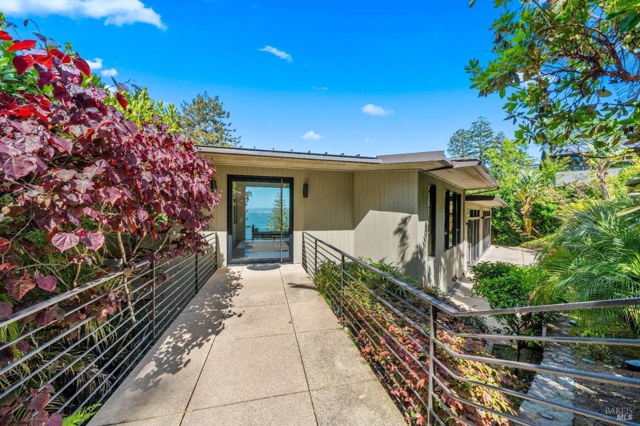 408 Golden Gate Ave - Photo 5 of 50