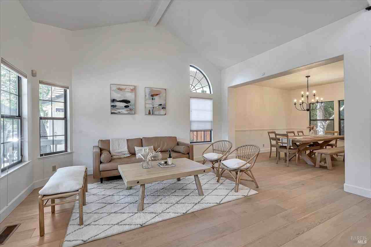 133 Madrid Way - Photo 7 of 47