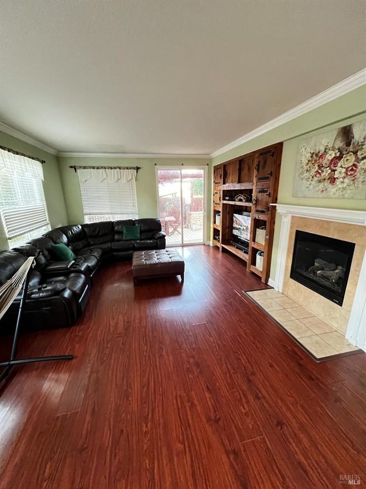 40 Curtis Ct - Photo 5 of 18