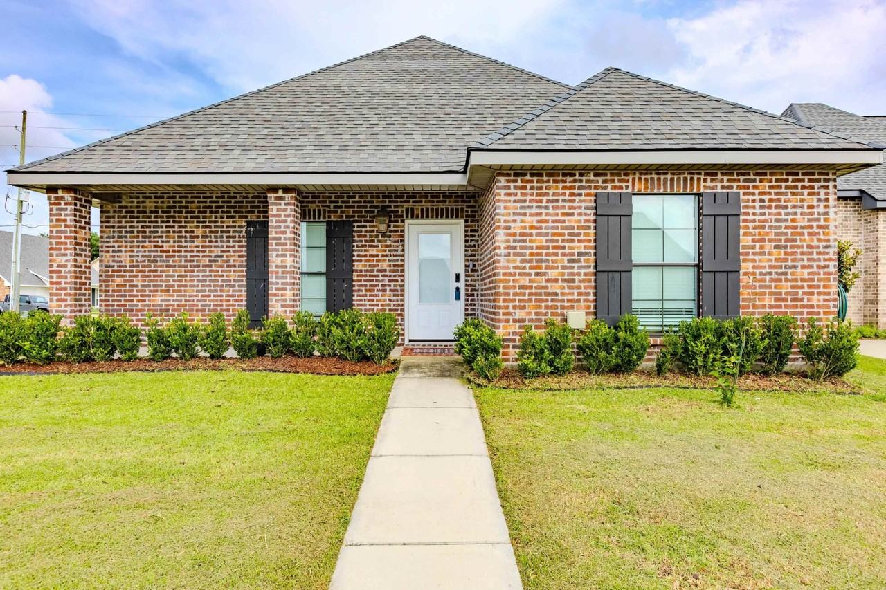 379 Shoal Dr