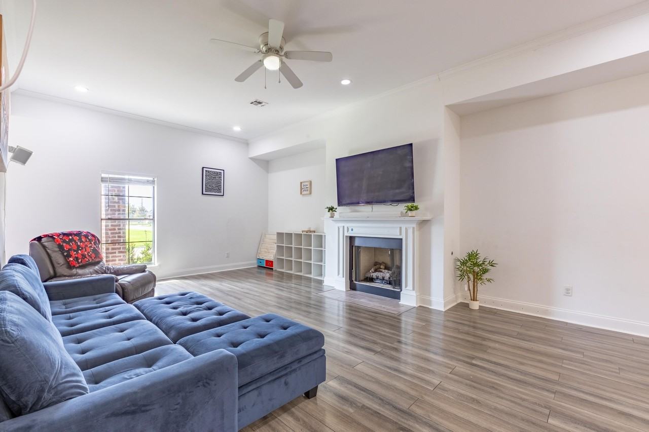 379 Shoal Dr - Photo 6 of 21