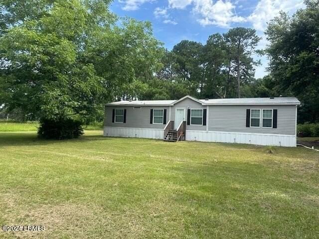 137 Coffin Point Rd - Photo 2 of 6