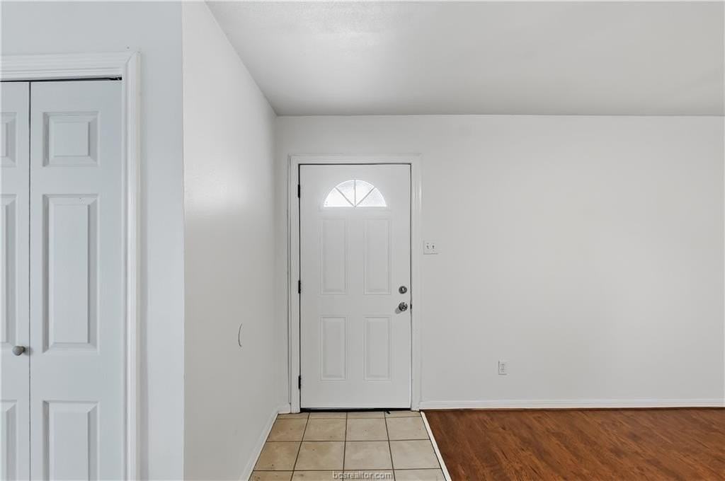 1411 Hawk Tree Dr - Photo 4 of 20