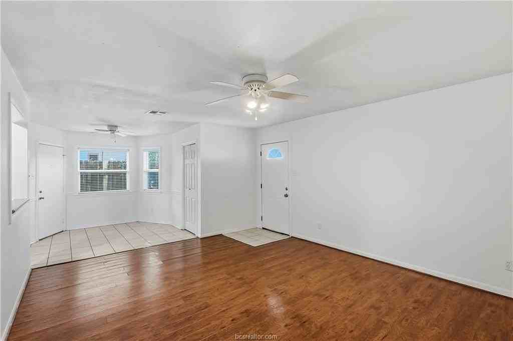 1411 Hawk Tree Dr - Photo 7 of 20