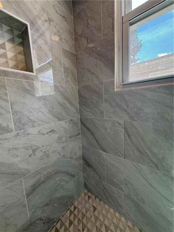 207 Dongan Hills Ave #1 - Photo 5 of 9