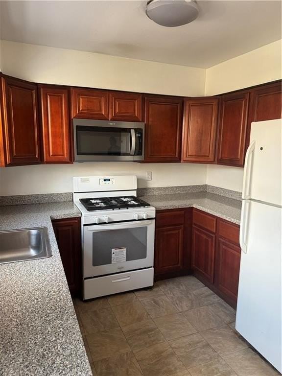 660 E 58th St #2 - Photo 2 of 6