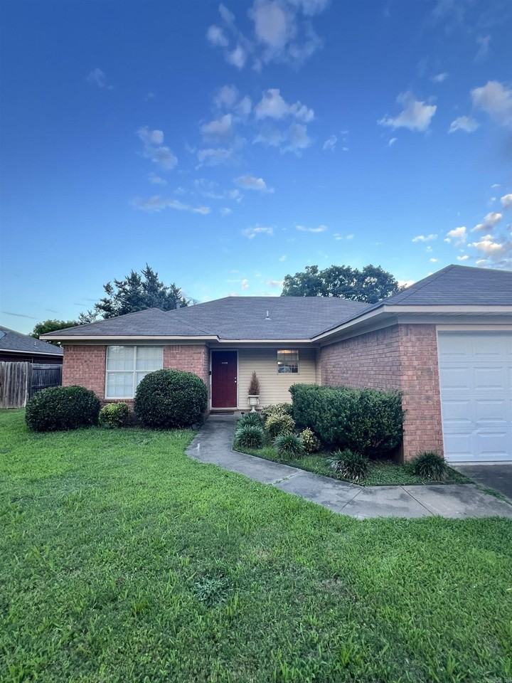 2250 Remington Rd - Photo 2 of 23