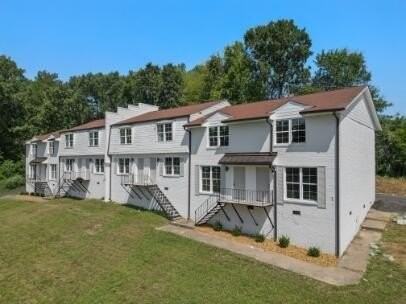 400 Gallery Ln - Photo 3 of 42