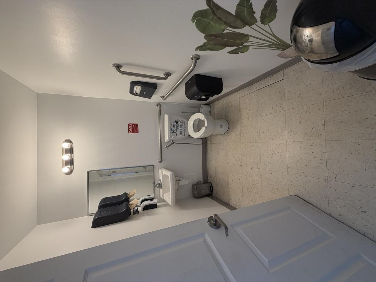 403 Seaboard St - Photo 2 of 9