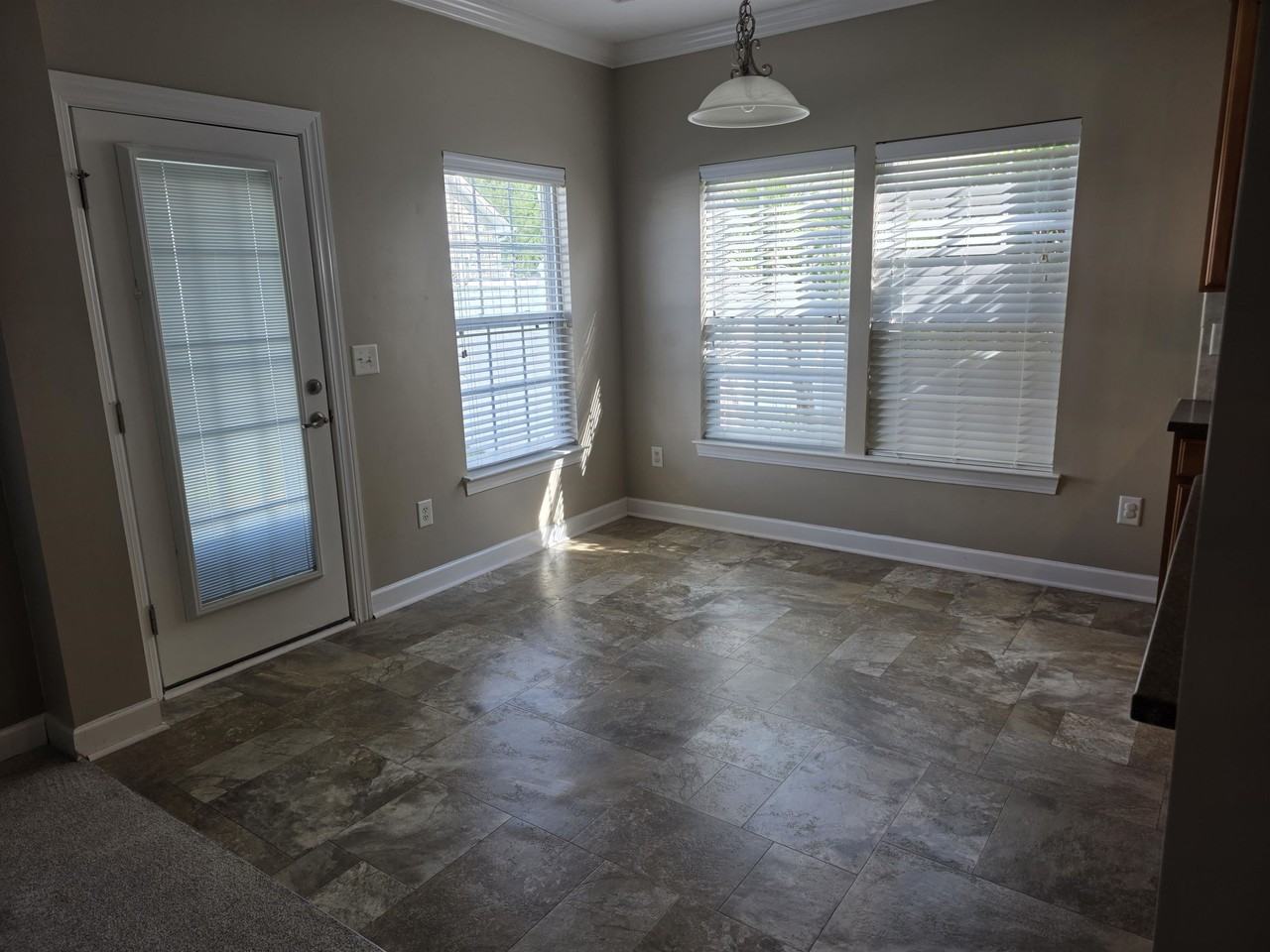 633 Menlo Park Ln - Photo 4 of 17