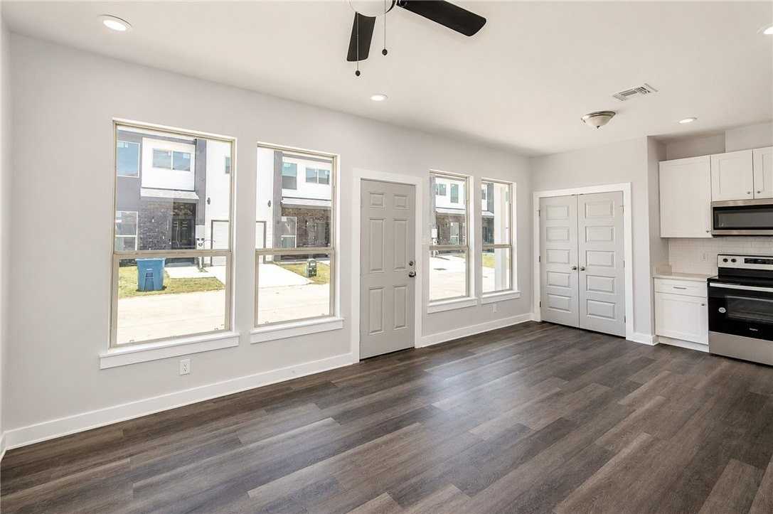 109 S Commonsway Dr - Photo 3 of 23
