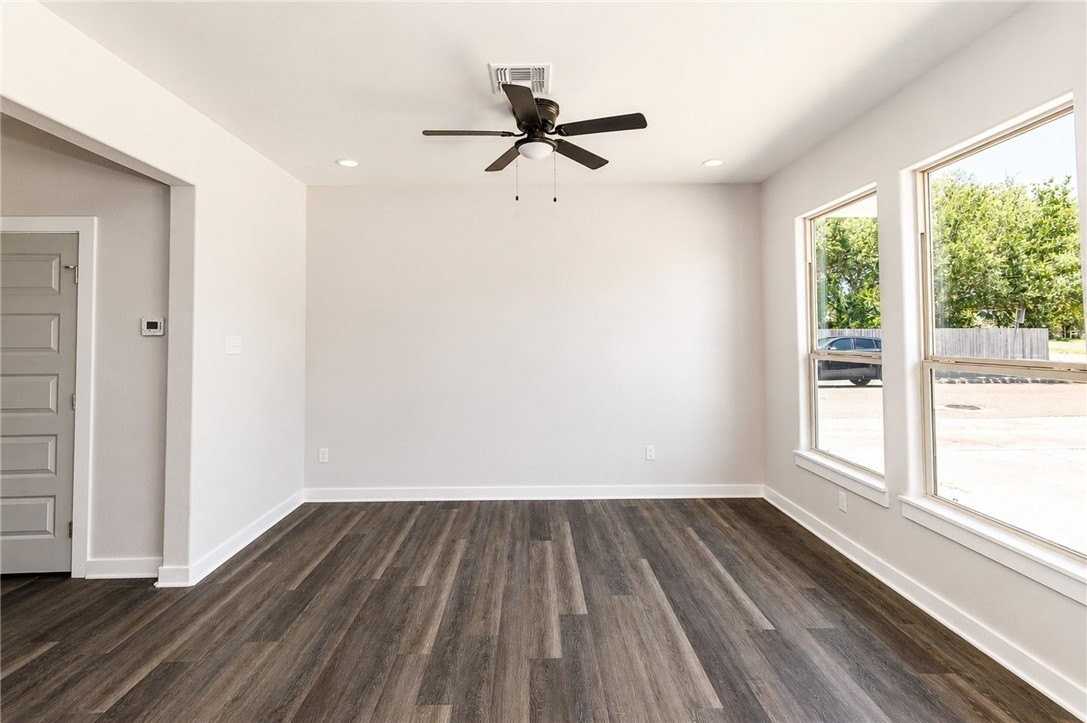 109 S Commonsway Dr - Photo 6 of 23