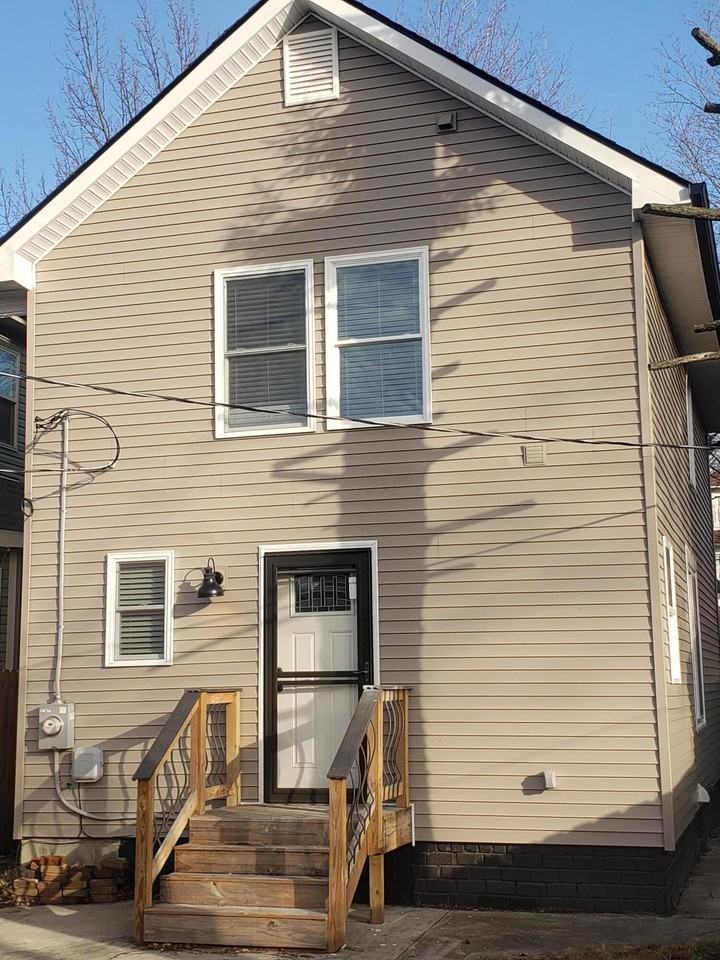 963 S 22nd St - Photo 4 of 25