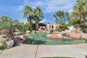 featured image of 8 Macbeth Ct