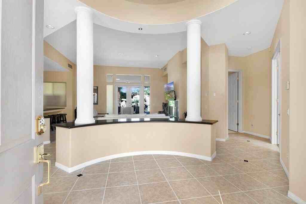 8 Macbeth Ct - Photo 4 of 46