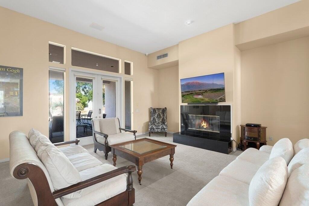 8 Macbeth Ct - Photo 6 of 46