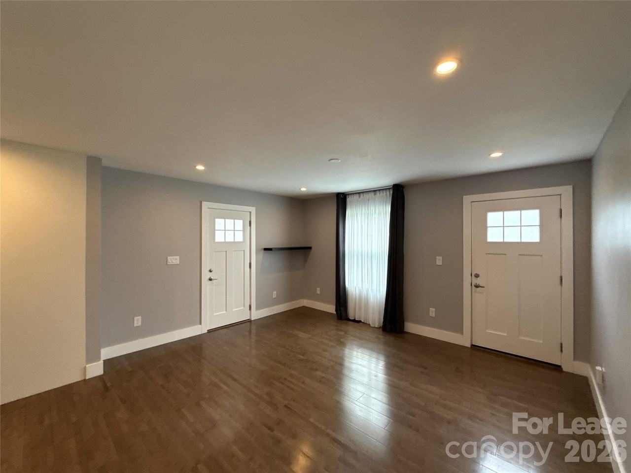 300 E Peterson Dr - Photo 2 of 18