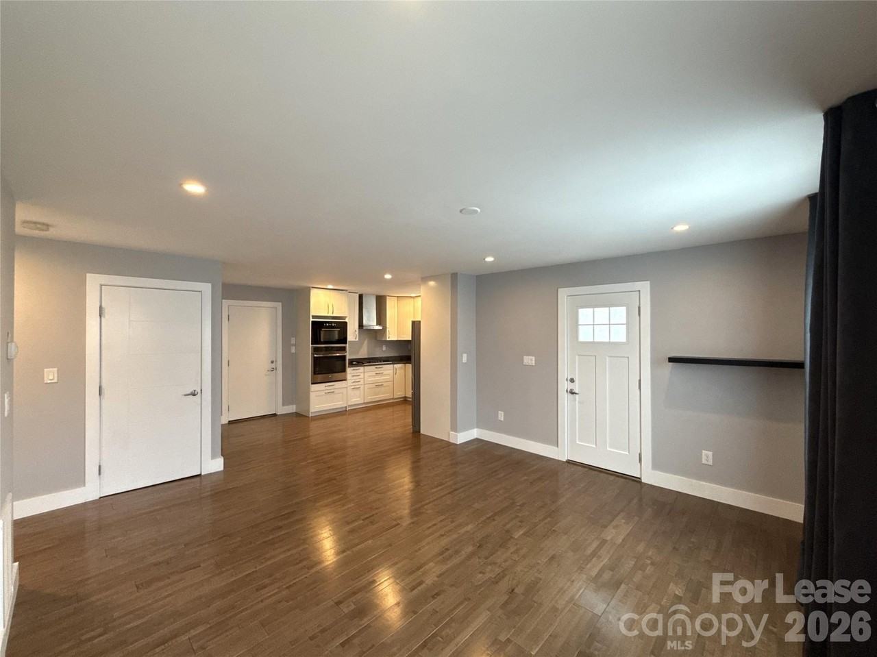 300 E Peterson Dr - Photo 3 of 18