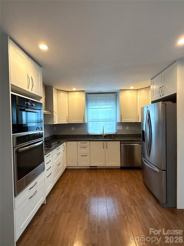 300 E Peterson Dr - Photo 6 of 18