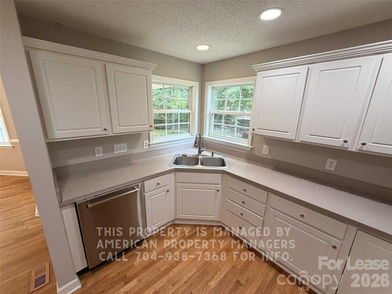 103 Whitney Ct - Photo 3 of 16