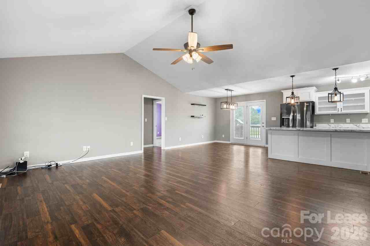 2407 Dellinger Dr - Photo 2 of 14